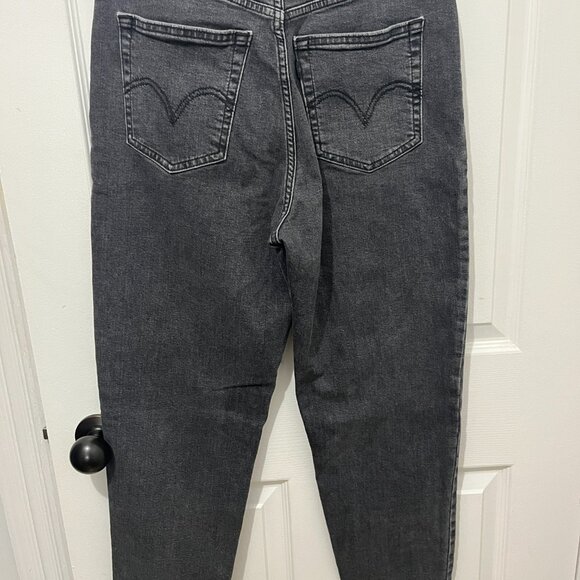 Levi's High Rise Taper - Picture 2 of 3